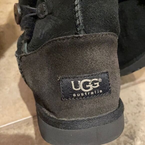 UGG Black Bailey Button Suede Winter Boots Womens US 5 EU 35 - Picture 4 of 12